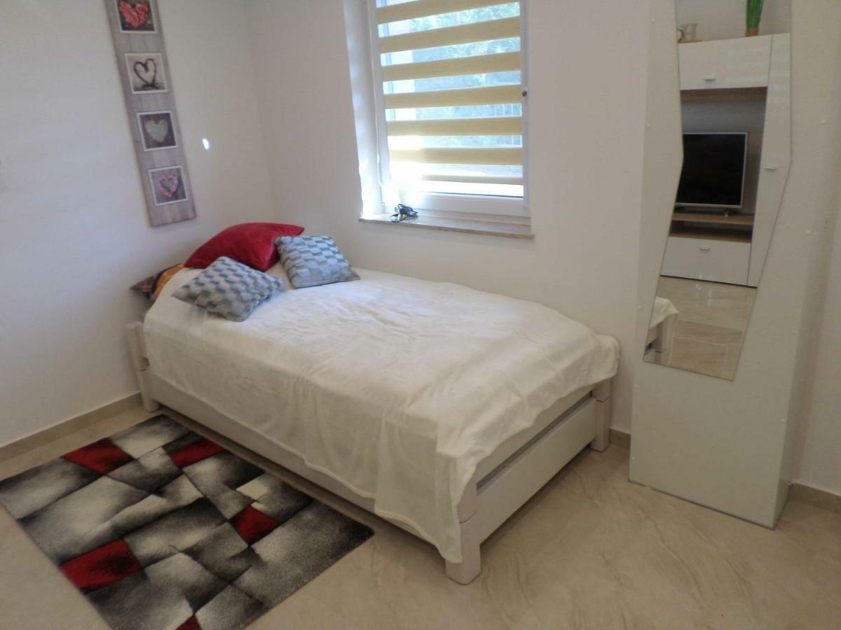 1 Zi. Apartment Naehe Flughafen/Messe Stuttgart 24H Waldenbuch ภายนอก รูปภาพ
