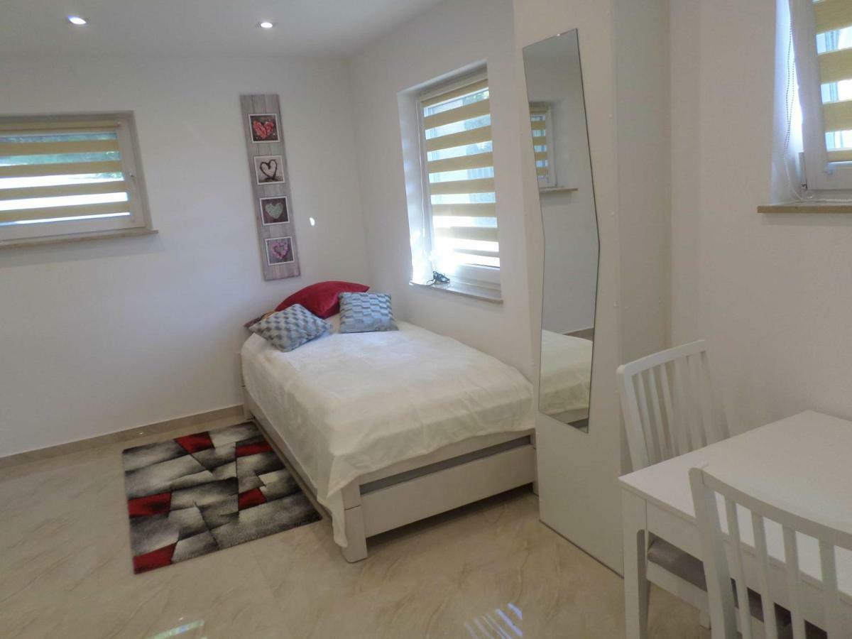 1 Zi. Apartment Naehe Flughafen/Messe Stuttgart 24H Waldenbuch ภายนอก รูปภาพ